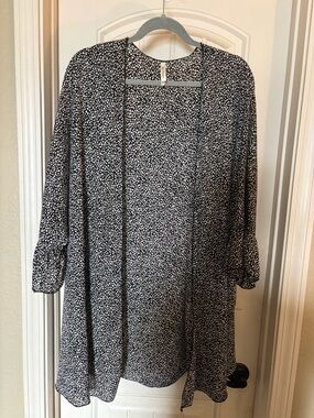 Lightweight Black & White Printed Open-Front Blouse Cardigan